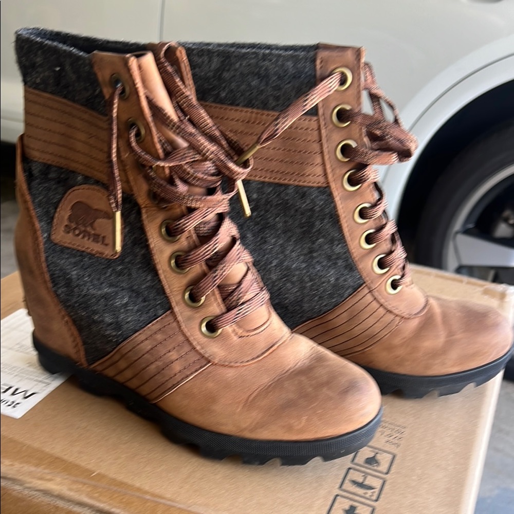 Sorel Women's Brown and Gray Boots